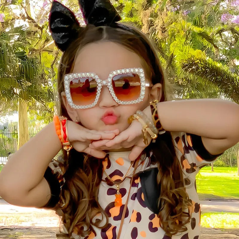 Kid wearing sunglass and posing